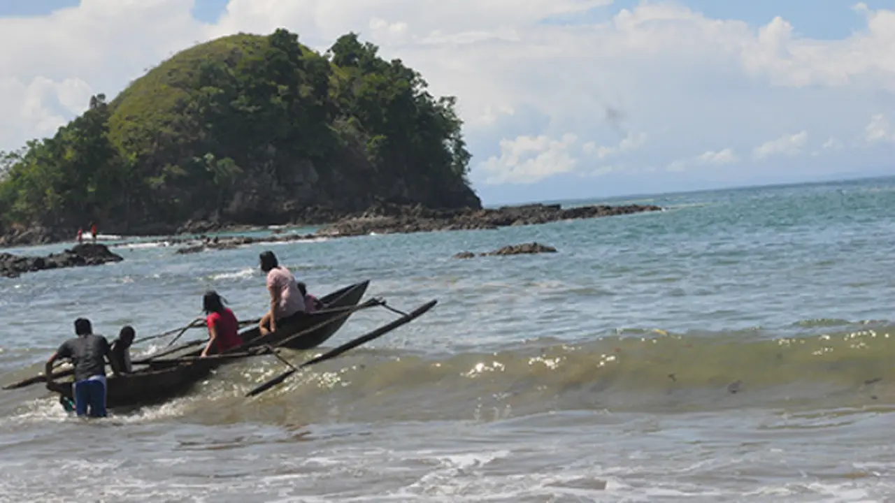 Kisah Mistis Pantai Batu Lubang Sorong