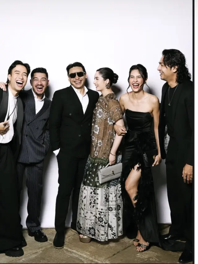 Tampilan Selebriti Kenakan Dress Elegan di Resepsi Hari ke-2 Pernikahan Luna Maya dan Maxime Bouttier. [@chelseaislan]