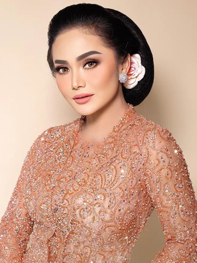 6 Potret Terbaru Krisdayanti saat Launching Buku Karya Guntur Soekarnoputra