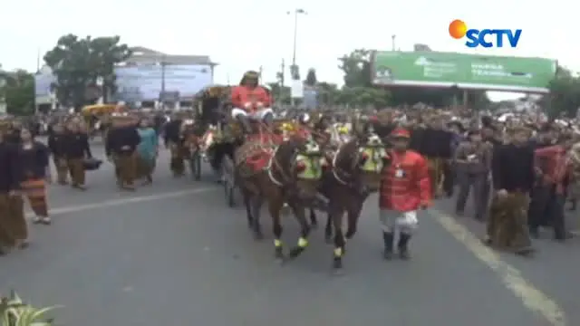 Sebanyak 7 kereta kencana beserta kuda untuk mengiringi kirab.