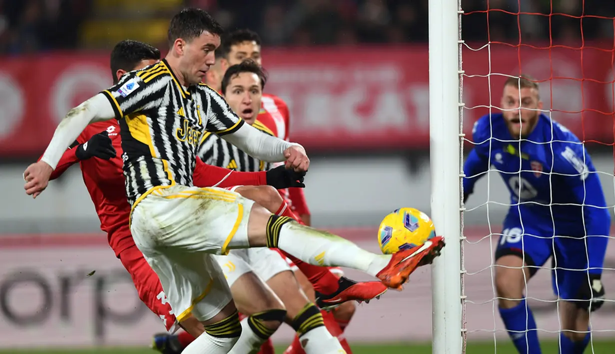 Kemenangan ini membuat Juve berhak merebut puncak klasemen dari Inter Milan. Mereka mengoleksi 33 poin. (Claudio Grassi/LaPresse via AP)