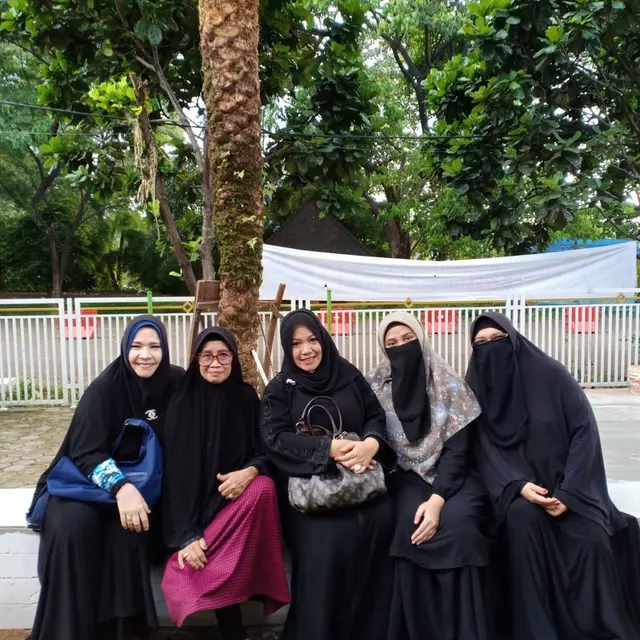 5 Potret Terbaru Nadzira Shafa Istri Almarhum Ameer Azzikra yang Kini Bercadar