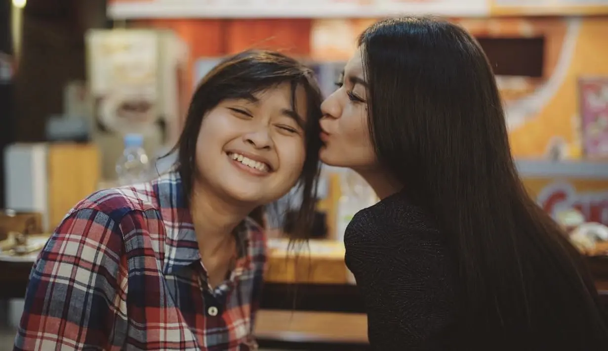 Akan tetapi hal tersebut, justru membuat keduanya cocok menjadi sahabat. (Foto: instagram.com/donitabhubiy)