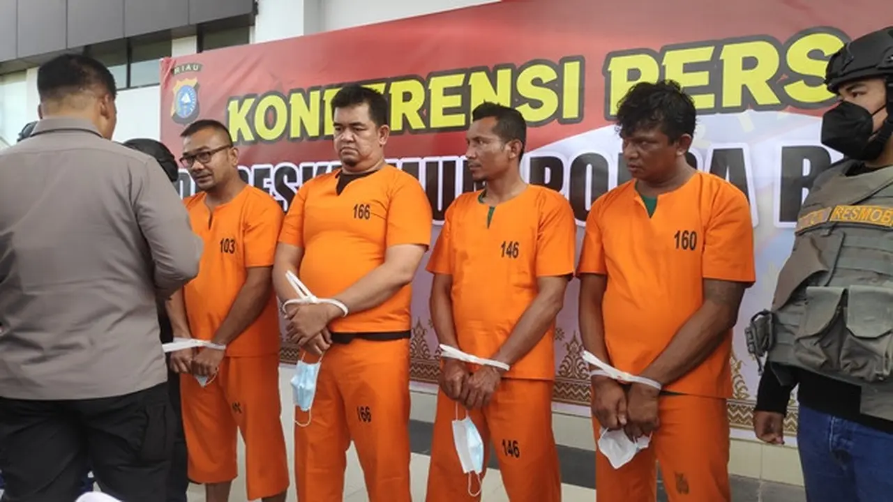 Tersangka penganiayaan terhadap seorang warga karena mengkritik kinerja Pj Wali Kota Pekanbaru.