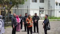 Bupati Garut Rudy Gunawan dan sejumlah pejabat teras Pemda Garut dalam inspeksi di kantor PUPR Garut. (Liputan6.com/Jayadi Supriadin)