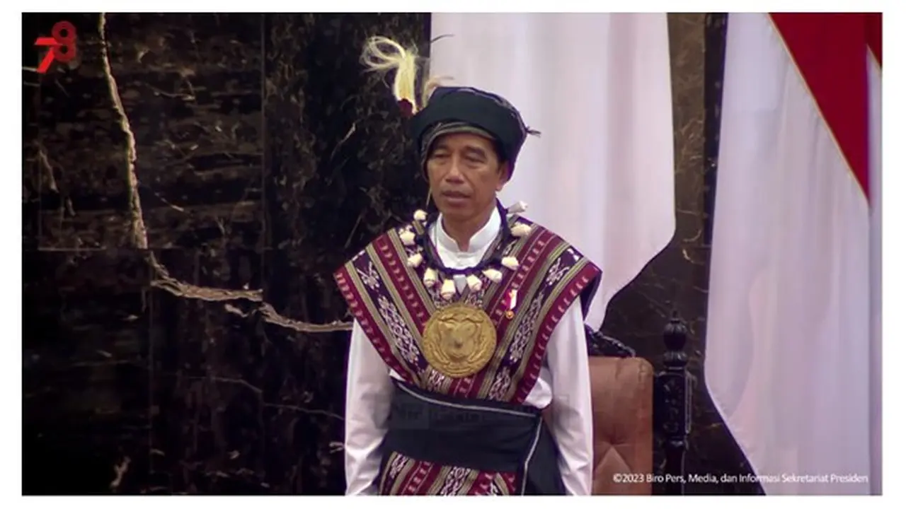 7 Potret Jokowi Pakai Baju Adat Tanimbar Khas Maluku di Sidang Tahunan MPR 2023, Curi Perhatian