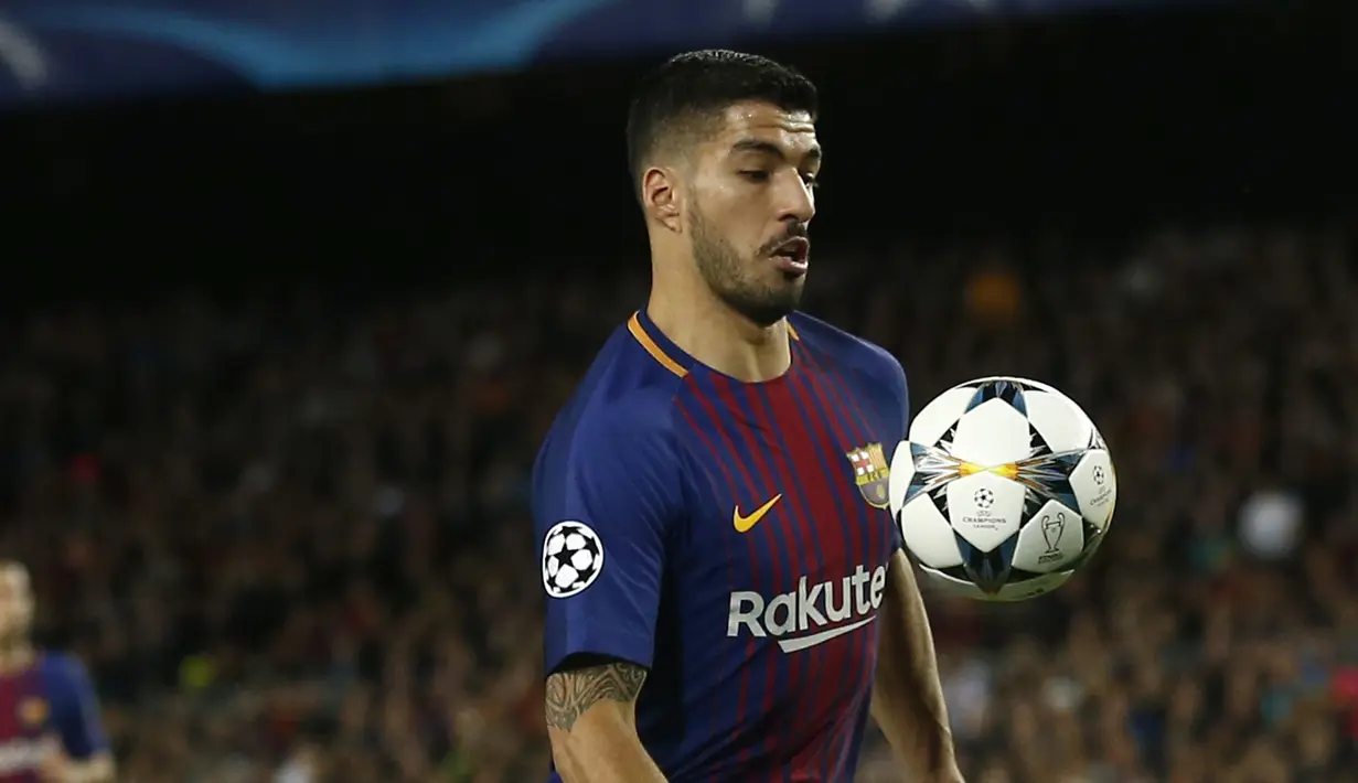 Luis Suarez menutup pesta gol Barcelona ke gawang AS Roma pada leg pertama perempat final Liga Champions di Camp Nou stadium, Barcelona, (4/4/2018). Barcelona menang 4-1. (AP/Manu Fernandez)