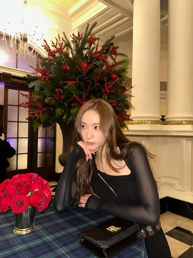 OOTD dinner date ala Krystal Jung yang bisa menjadi referensi untuk tampil memukau di momen spesial (Instagram/@vousmevoyez)