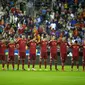 The Spanish team lines up before their Euro 2016 Group C qualification soccer match against Luxembourg in Logrono, Spain October 9, 2015. REUTERS/Vincent West