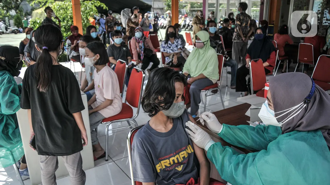 Anak Usia 12-17 Tahun Jalani Valsinasi di RPTRA Pulo Besar