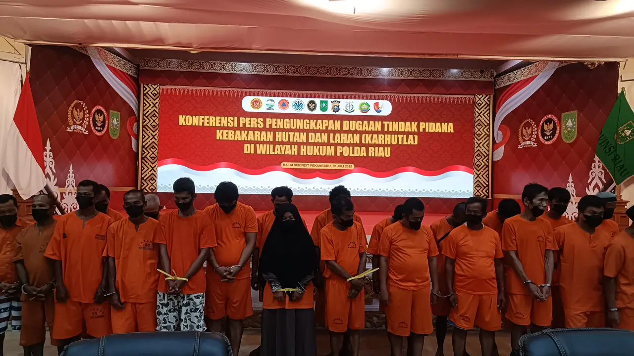 Tersangka kebakaran lahan yang ditangkap Polda Riau.