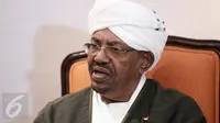 Presiden Sudan Omar Al Bashir ketika melakukan wawancara khusus dengan redaksi Liputan6.com di Jakarta, Senin (7/3/2016). (Liputan6.com/Faizal Fanani)