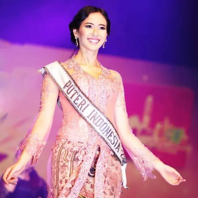 Pesona Elvira Devinamira Dalam Balutan Kebaya, Tampil Anggun. (Sumber: Instagram/elviraelph)
