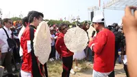 Santainya Siswa SMA Lomba Makan Kerupuk Sambil Makan Nasi