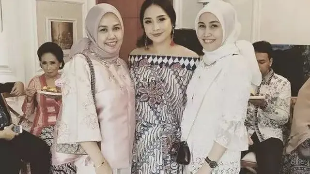 Diterpa Isu Perselingkuhan, Ini 6 Potret Kedekatan Nagita Slavina dan Mimi Bayuh