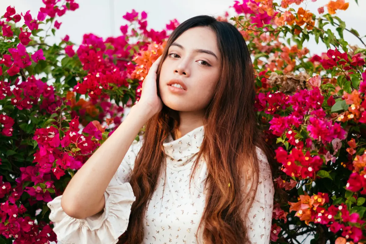 serius sedih cantik