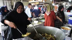 Festival ini menampilkan ragam budaya dan aneka kuliner khas Minangkabau. (merdeka.com/Imam Buhori)