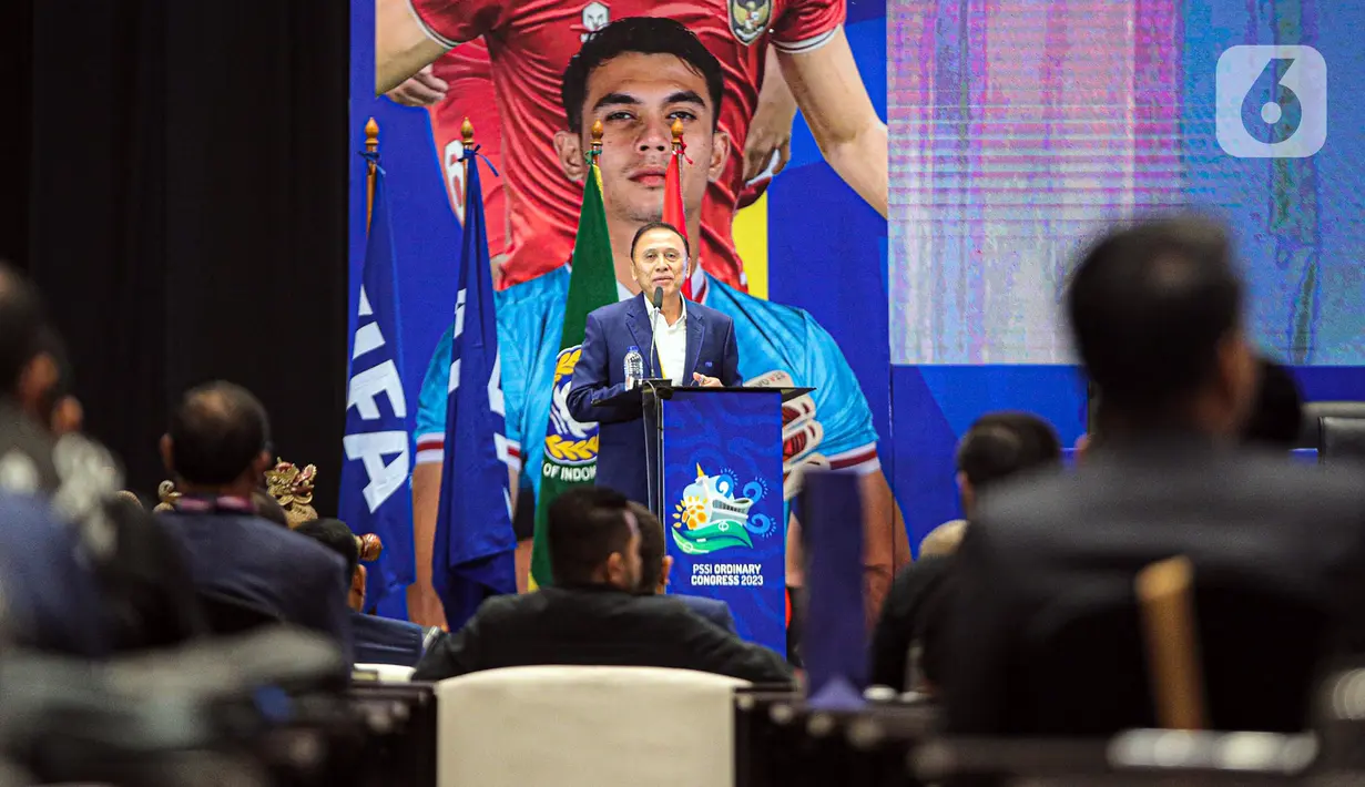 Ketua Umum PSSI Mochamad Iriawan menyampaikan pidato saat pembukaan Kongres Biasa PSSI 2023 di Jakarta, Minggu (15/1/2023). Kongres Biasa PSSI 2023 membahas beberapa agenda di antaranya Komite Pemilihan (KP) dan Komite Banding Pemilihan (KBP). (Liputan6.com/Faizal Fanani)