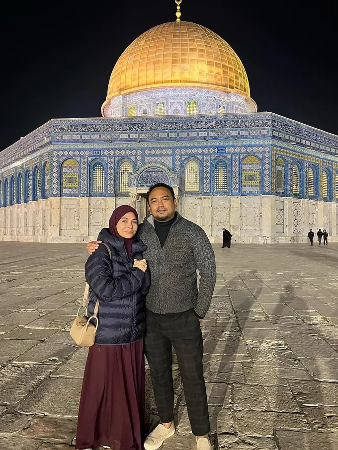 Meisya Siregar dan Bebi Romeo di Masjid Al Aqsa