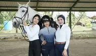 Potret Fuji Belajar Berkuda Bareng Hanum Mega & Bella Shofie