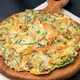Berikut adalah langkah-langkah untuk membuat haemul pajeon di rumah dengan menggunakan bahan yang sederhana (Sumber: https://depositphotos.com)