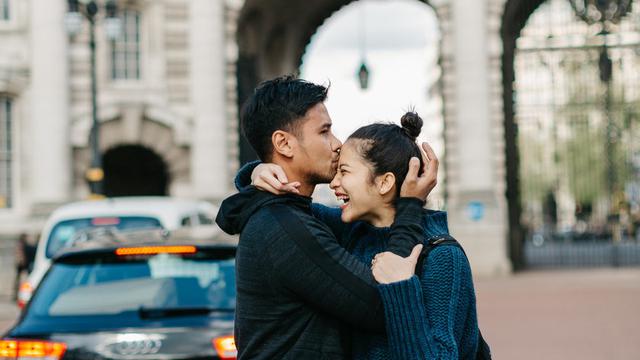 Potret Romantis Putri Marino Temani Chicco Jerikho Maraton di London