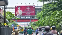 Baliho menyambut kedatangan Puan Maharani di Surabaya. (Dian Kurniawan/Liputan6.com)