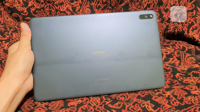 Bodi belakang Huawei MatePad (Liputan6.com/ Agustin Setyo W)