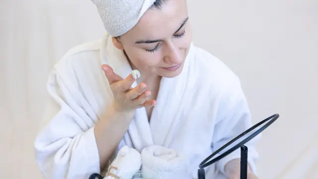 Skincare dengan kandungan eksfoliasi tidak baik jika terpapar sinar matahari