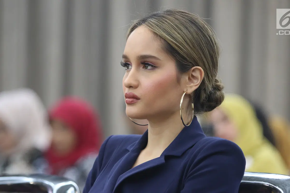 Cinta Laura