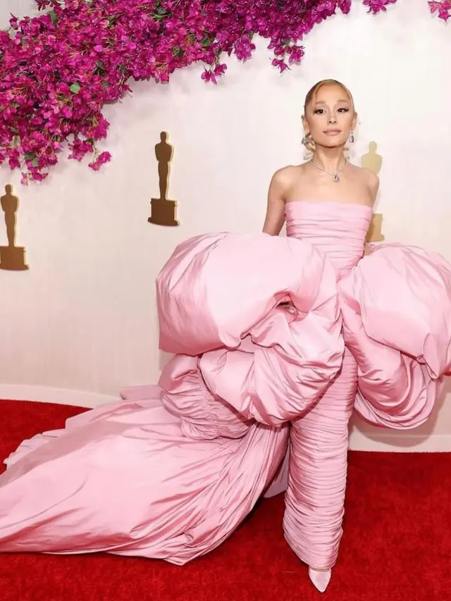 Ariana Grande Dibalut Gaun Mekar saat Red Carpet Piala Oscar 2024. [@arianagrande]