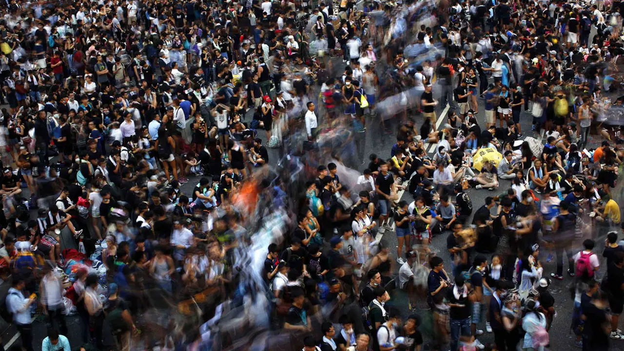 Tuntut Demokrasi Langsung, Ribuan Warga Hong Kong Turun ke Jalan
