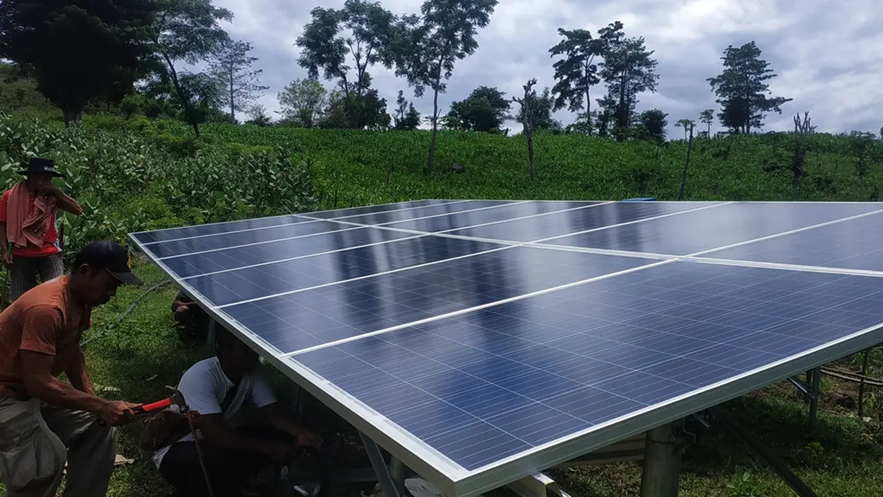 Alirkan Air Layak Minum, Masyarakat Desa Compang Ndejing Bangun Pompa Air Tenaga Surya