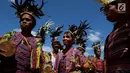 Sejumlah wanita menghadiri upacara penyambutan peresmian bantuan bedah rumah di Desa Oebelo, NTT, Selasa (14/8). Upacara penyambutan bertema persaudaraan, persatuan, kebersamaan dan rasa kekeluargaan yang sangat mendalam. (Liputan6.com/Johan Tallo)