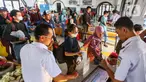 Sejumlah pemudik memadati Stasiun Pasar Senen, Jakarta, Rabu (3/4/2024). (Liputan6.com/Angga Yuniar)