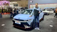 Till Wartenberg, Vice President Hyundai N & Motorsport bersama Hyundai Ioniq 5 N yang mulai dijual di GIIAS 2024. (Liputan6.com/Khizbulloh Huda)