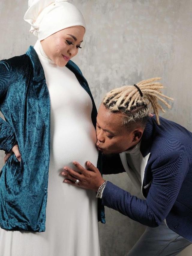6 Gaya Maternity Shoot Nathalie Holscher, Kompak Bareng Putri Delina