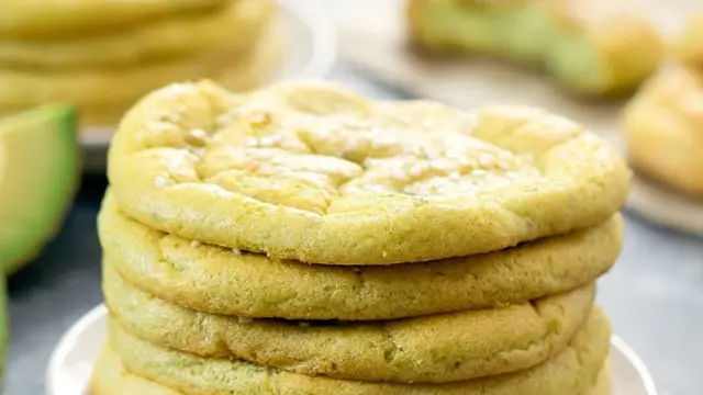 Ilustrasi Cloud Bread Keto Alpukat | kirbiecravings.com