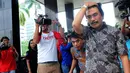 Usai diperiksa KPK Adhyaksa Dault keluar meninggalkan Gedung KPK, Kuningan, Jakarta, Rabu, (7/5/2014)(Liputan6.com/Faisal R Syam)
