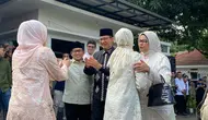 Calon presiden nomor urut 01 Anies Baswedan halal bihalal dengan cawapresnya Abdul Muhaimin Iskandar alias Cak Imin, Sabtu (20/4/2024). (Foto: Merdeka.com/Genantan Saputra).