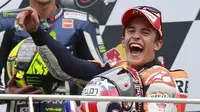 Salah satu ekspresi Marc Marquez saat merayakan kemenangan kesepuluhnya secara beruntun di ajang MotoGP 2014 di Sirkuit Indianapolis, AS, (10/8/2014). (REUTERS/Brent Smith)