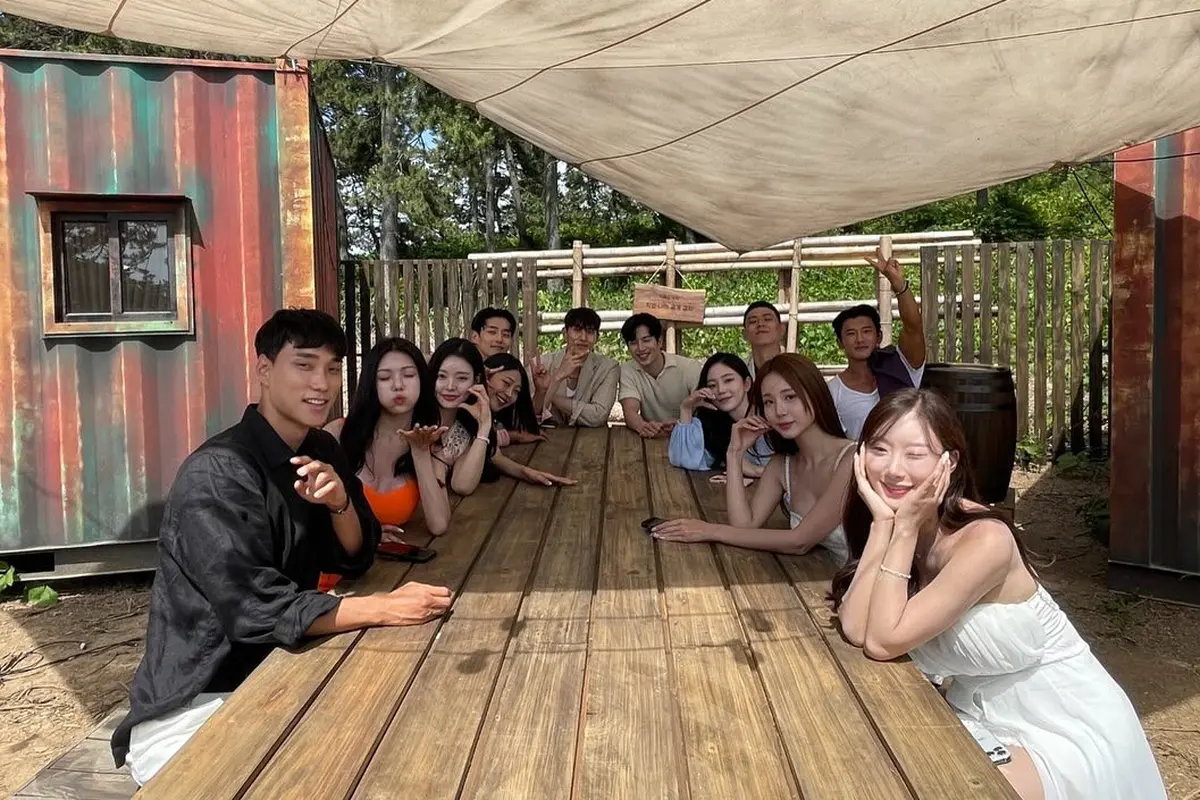 Lee Gwan Hee unggah foto bersama kontestan Single's Inferno 3. [Foto: Instagram/leegwanhee0429]