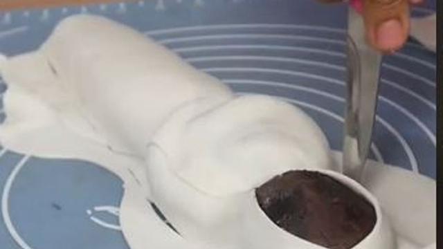 Wanita Bagikan Cara Membuat Kue Pocong, Warganet Merinding Karena Mirip Aslinya