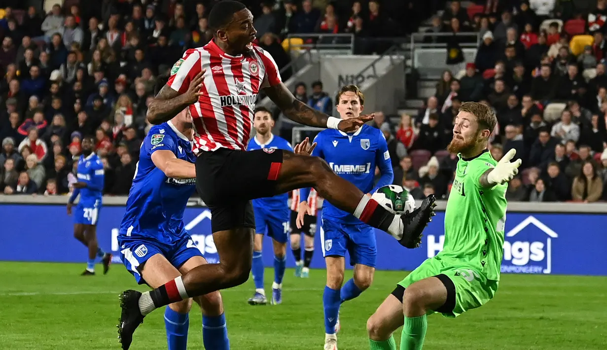 Brentford unggul terlebih dahulu saat laga memasuki menit ketiga lewat gol pemain bintang mereka, Ivan Toney yang berhasil membawa tim Liga Inggris ini memimpin pertandingan. (AFP/Glyn Kirk)