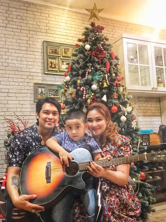 Jarang Terekspos, Ini 6 Momen Manis Donnie eks Ada Band dan Istri