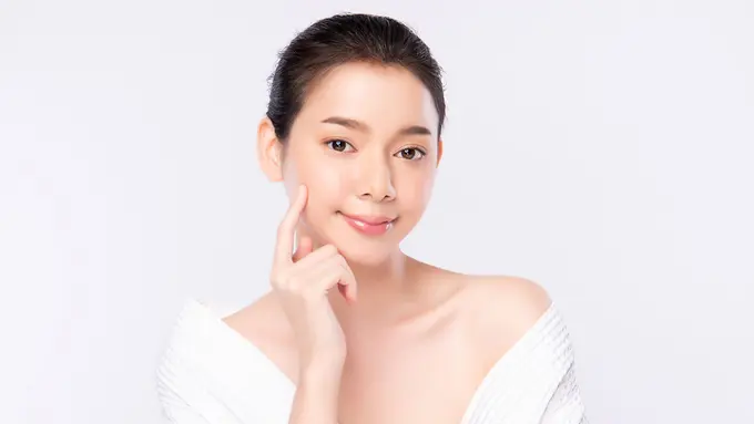5 Kandungan Skincare Terbaik untuk Lawan Tanda Penuaan Dini Bagi Pemilik Kulit Sensitif
