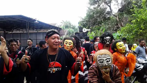 028207900_1492503817-20170418-_lurah_joget-dongkrek-ponorogo