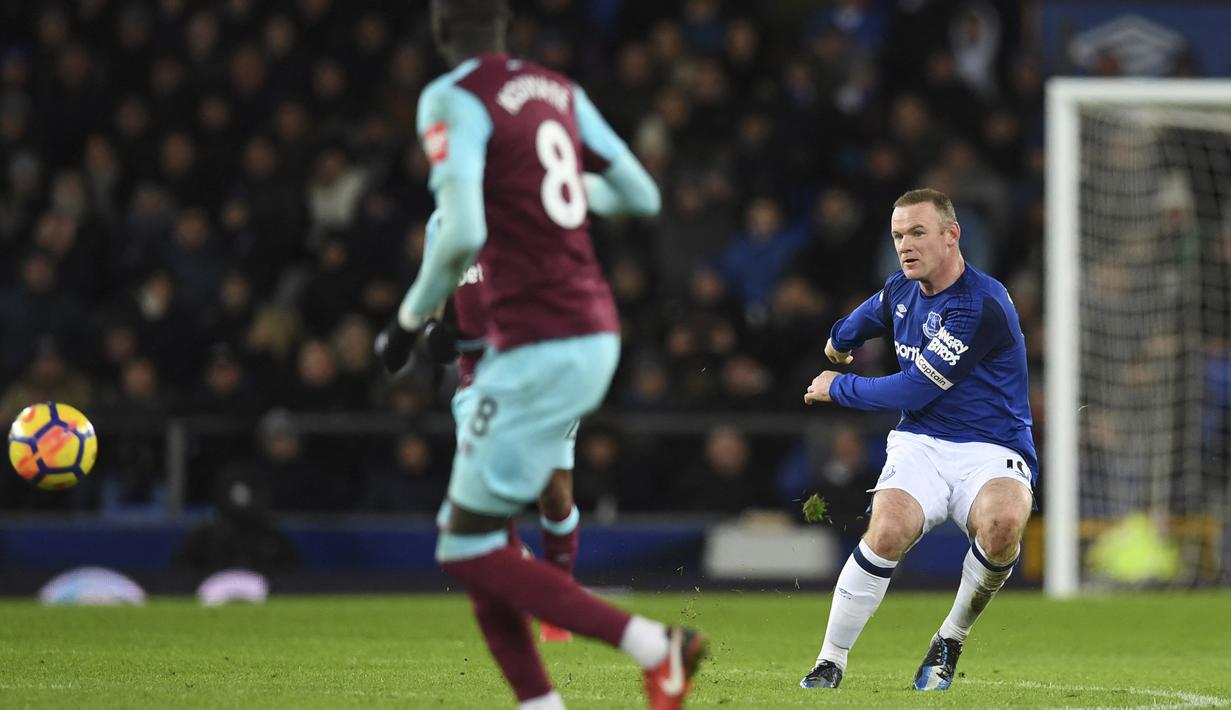 Salah satu yang paling berkesan adalah West Ham United. West Ham juga dibobol 15 kali kali oleh Wayne Rooney dalam 23 pertandingan yang ia mainkan. Rooney bahkan pernah dua kali mencetak gol dari tengah lapangan ke gawang West Ham, satu kali saat berseragam Everton dan satu lagi saat bermain untuk Manchester United. (AFP/Paul Ellis)