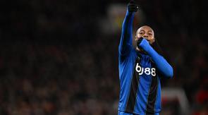 Striker Bournemouth asal Ghana bernomor punggung 24, Antoine Semenyo, merayakan gol pertama mereka yang menyamakan kedudukan menjadi 1-1 selama pertandingan Liga Inggris antara Manchester United dan Bournemouth di Old Trafford, Manchester, barat laut Inggris, pada 15 Desember 2025. (PETER POWELL/AFP)