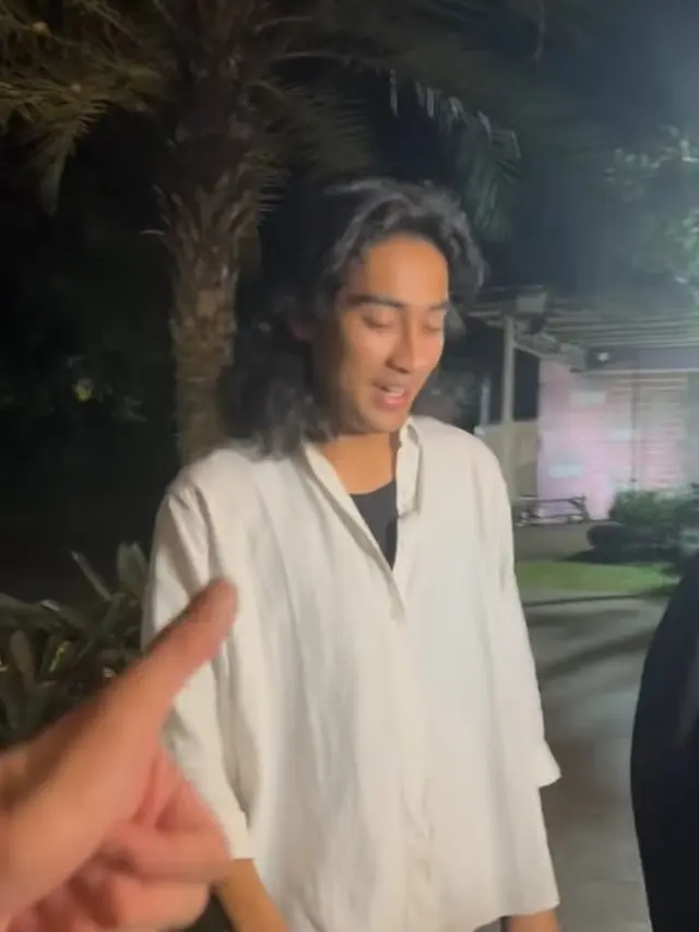 Raffi Ahmad menghadiahi Vespa untuk Abidzar. (Foto: Instagram/raffinagita1717)